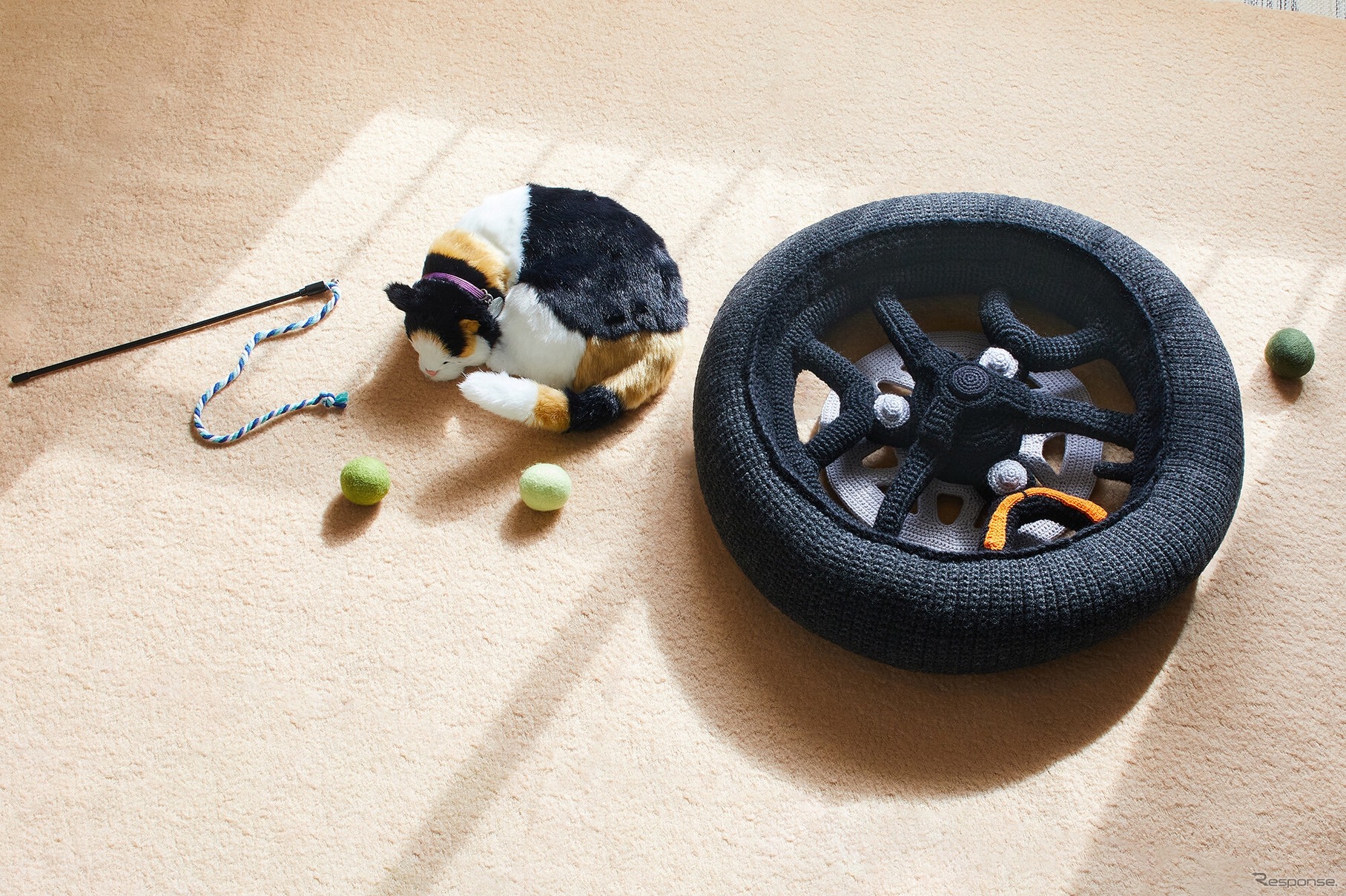 実物大の“あみぐるみ”で再現されたヤマハ『トリシティ300』のフロントタイヤ