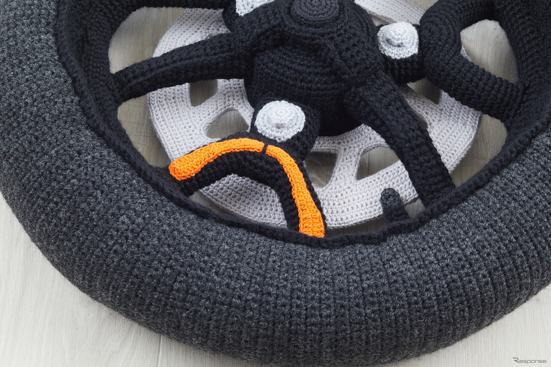 実物大の“あみぐるみ”で再現されたヤマハ『トリシティ300』のフロントタイヤ