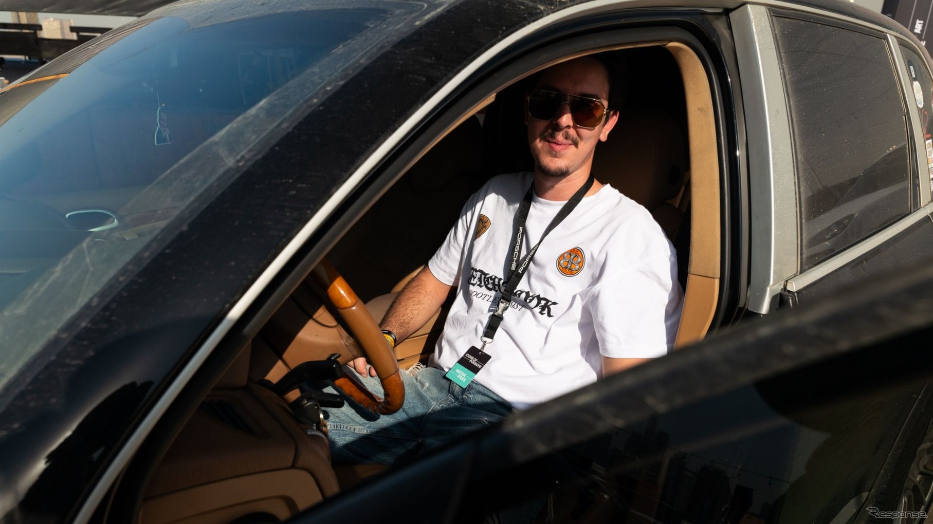 2009年型の初代ポルシェ『カイエン』とマテオ・ムサウイ氏