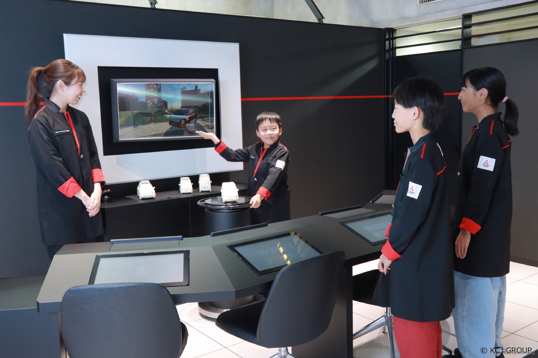 「カーデザインスタジオ」パビリオン体験の様子