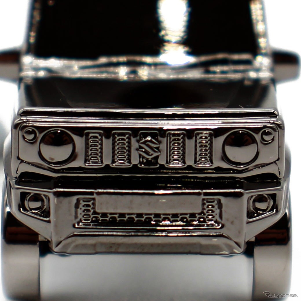 スズキ『ジムニー』をモチーフにした限定キーチェーン「BLACK EDITION」