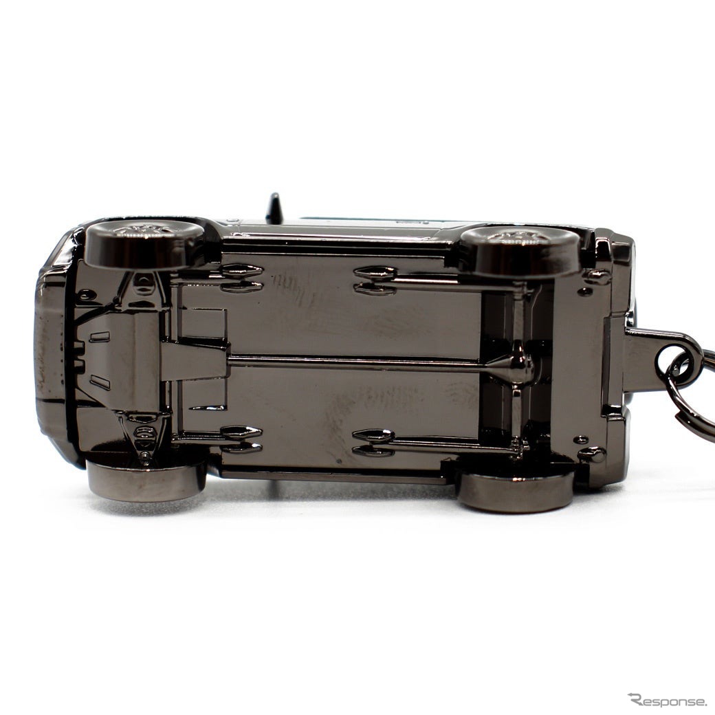 スズキ『ジムニー』をモチーフにした限定キーチェーン「BLACK EDITION」