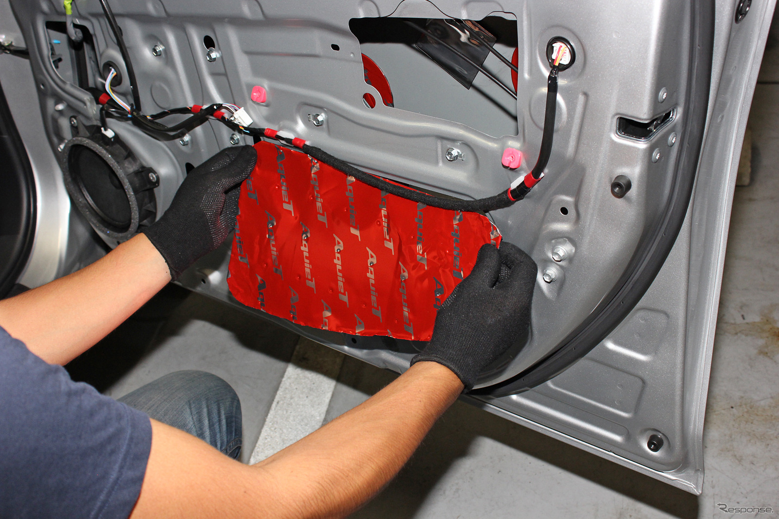 「サービスホール塞ぎ」をしているところ。