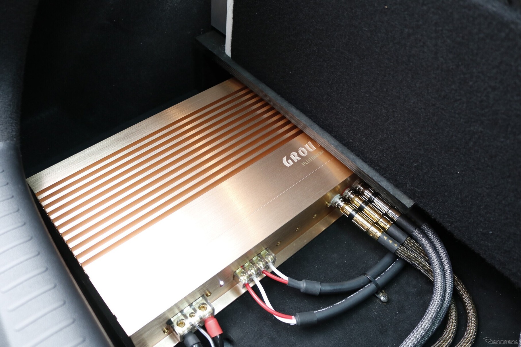 パワーアンプにはグラウンドゼロのハイエンドモデルであるGZPAリファレンス4PUREをチョイスする。