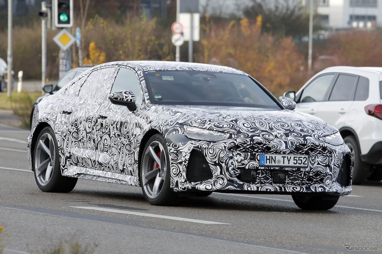 アウディ RS6セダン 新型のプロトタイプ　