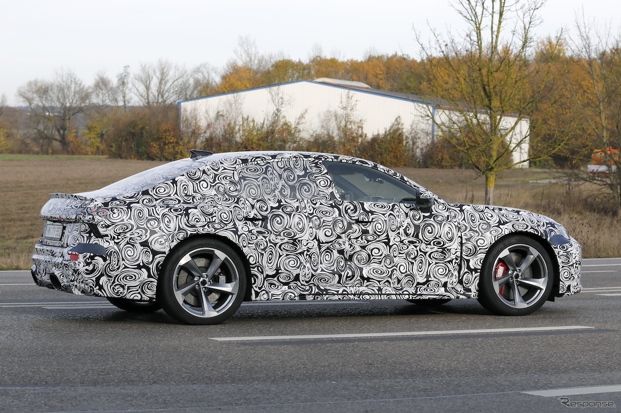 アウディ RS6セダン 新型のプロトタイプ　