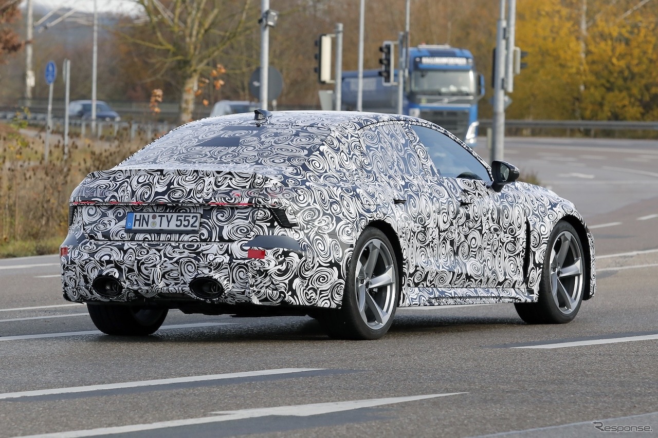 アウディ RS6セダン 新型のプロトタイプ　