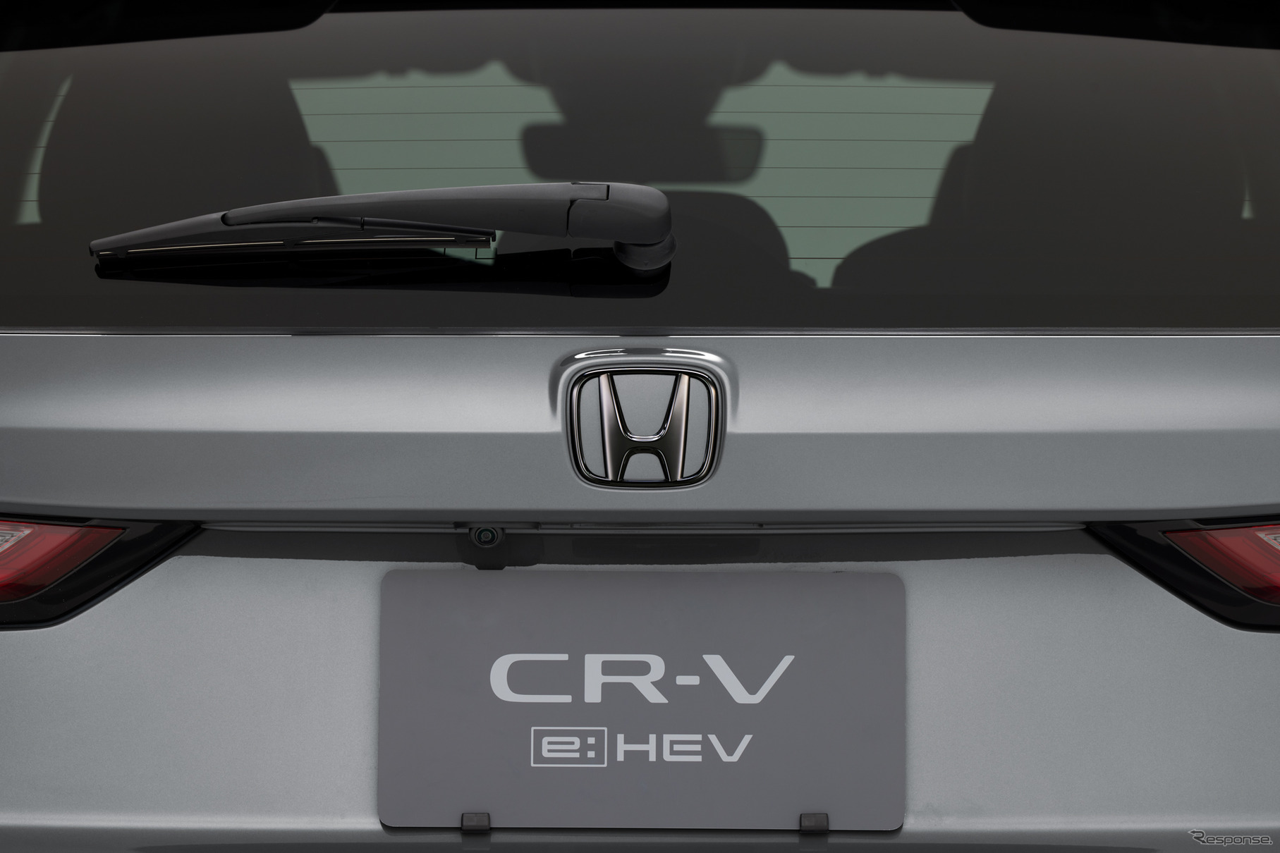 定番の「ブラックエンブレム」