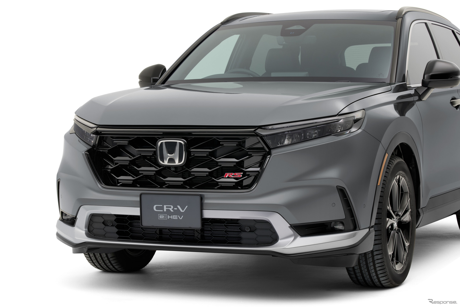 RSブラックエディション向けにはシルバーのフロントロアスカートを用意（タフプレミアム）