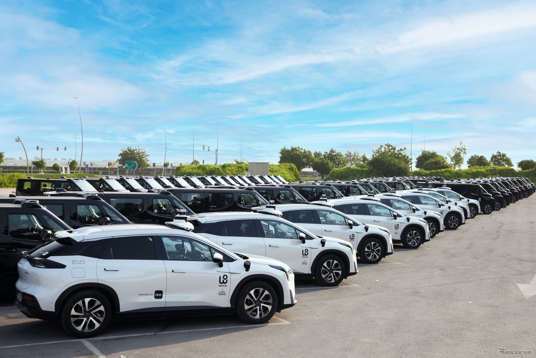 ウーバーとウィーライドが中東アブダビで完全無人ロボタクシーの商用運行開始