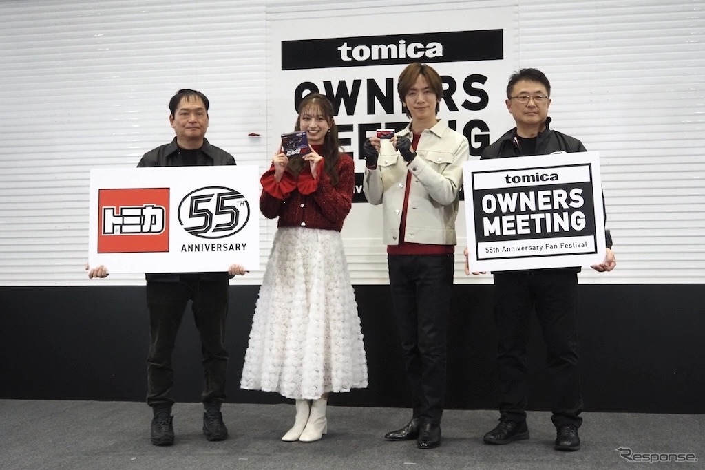 TOMICA OWNERS MEETING：タカラトミー向かって左から流石室長、ゲストの佐藤和奏、ゲスのDAIGO、タカラトミー竹内役員