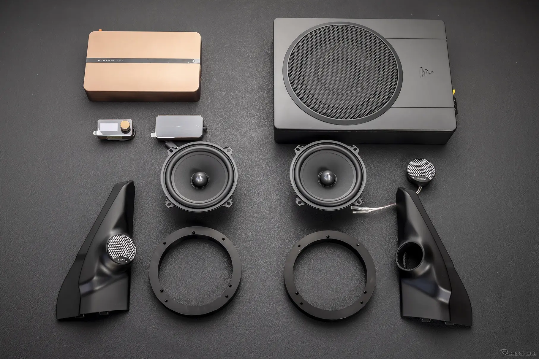 デモカーのノマドに搭載されていたFOCAL（フォーカル）のジムニー専用キットである「SZ64UJ2」とDSPアンプ、サブウーファーのISUB ACTIVE