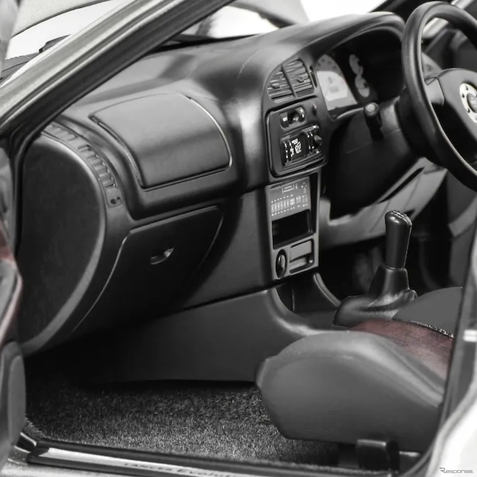 三菱『ランサーエボリューションIV』の18分の1スケールミニカー