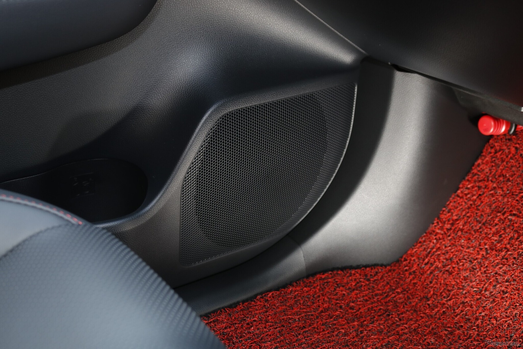 クラウンスポーツで体現、純正内装派に刺さる最適解！ パイオニア・グランドレゾリューションの新しい楽しみ方［car audio newcomer］by サウンドエボリューション ログオン