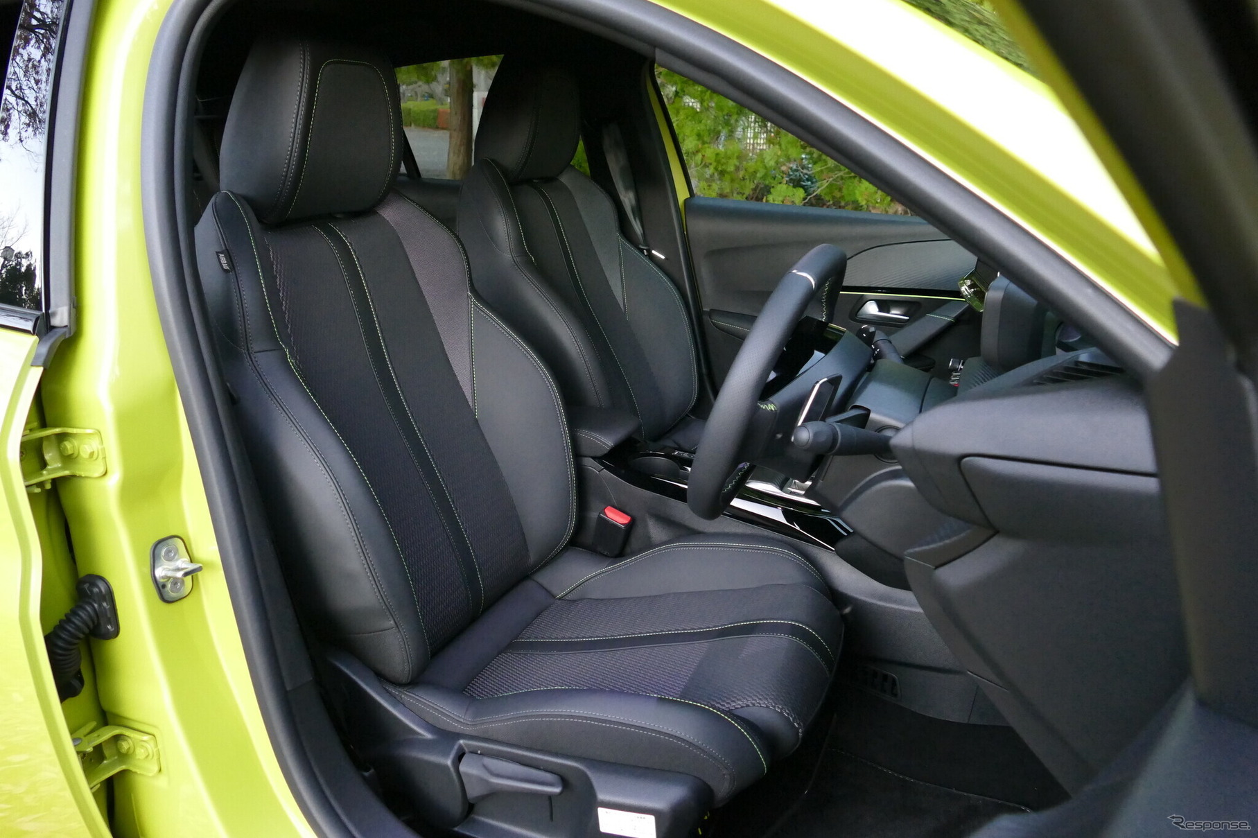 プジョー208 GT HYBRID