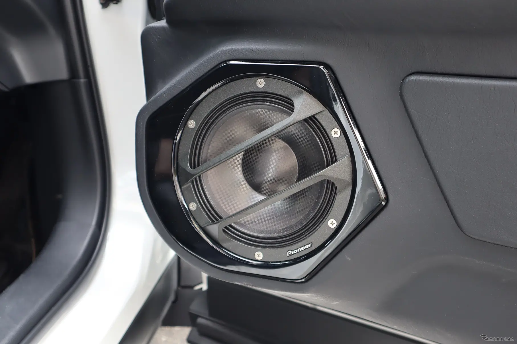 トヨタ・レクサス UX250h（ショップデモカー） by ウェイブ トゥ ポート