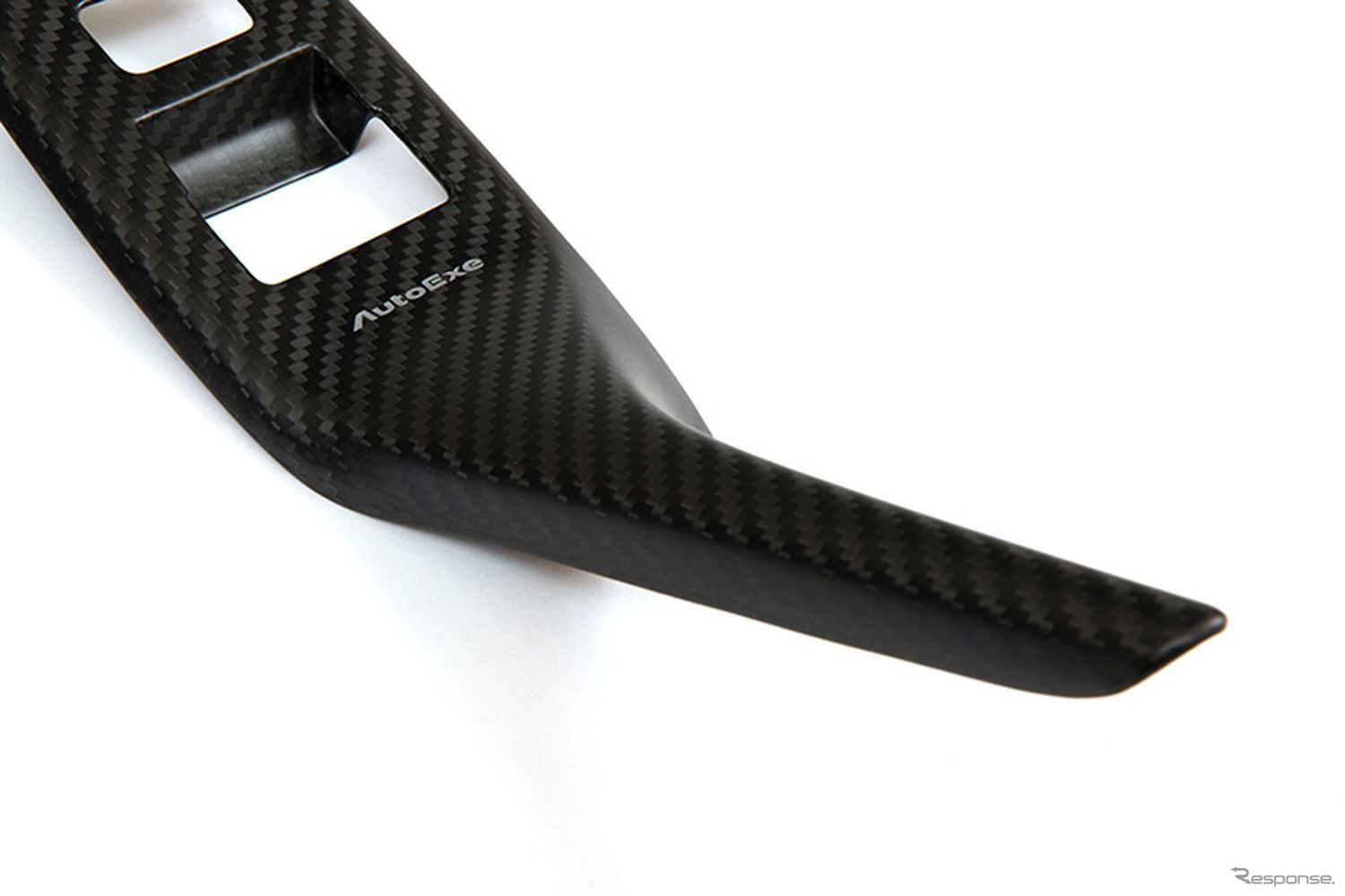 オートエグゼの「カーボンインテリアパネルセット」