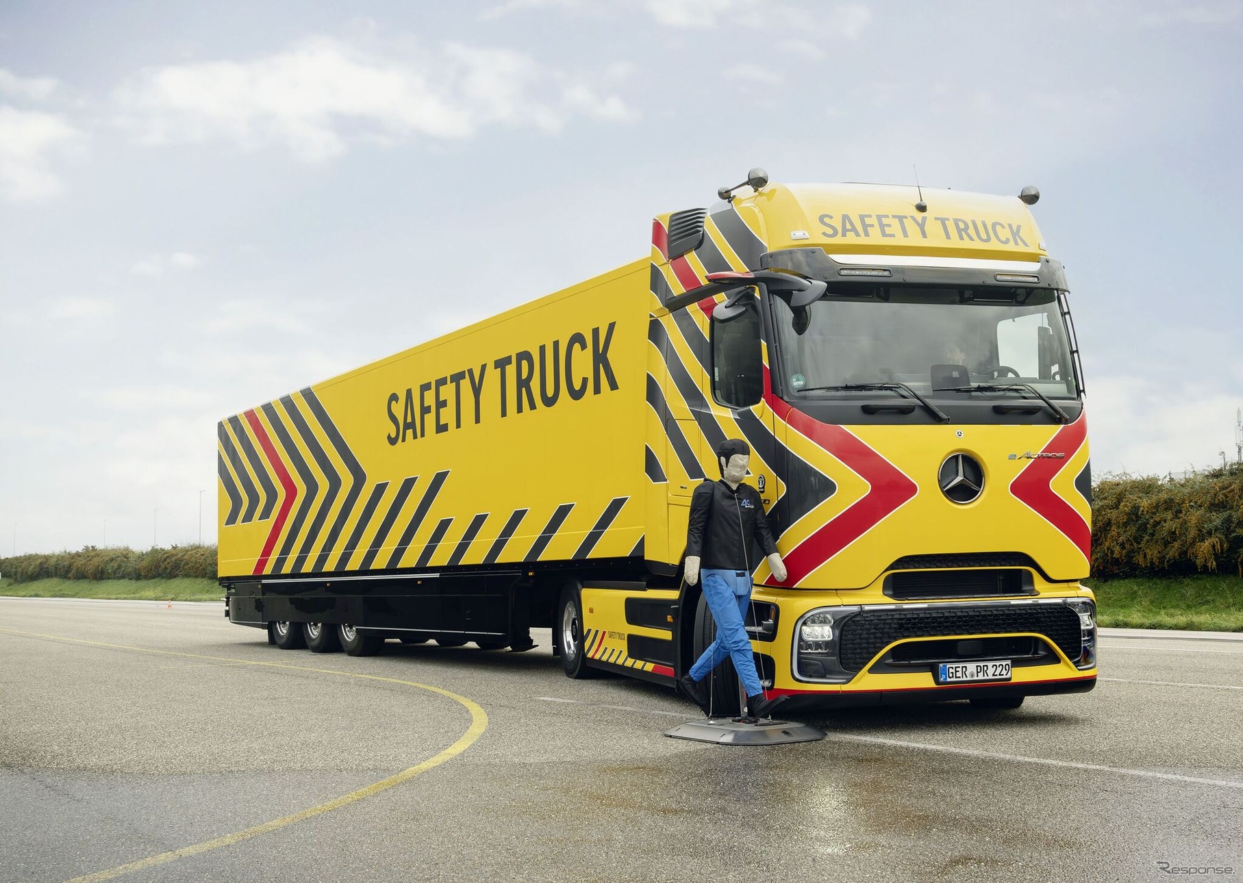 メルセデスベンツのトラックとバス向け最新安全装備