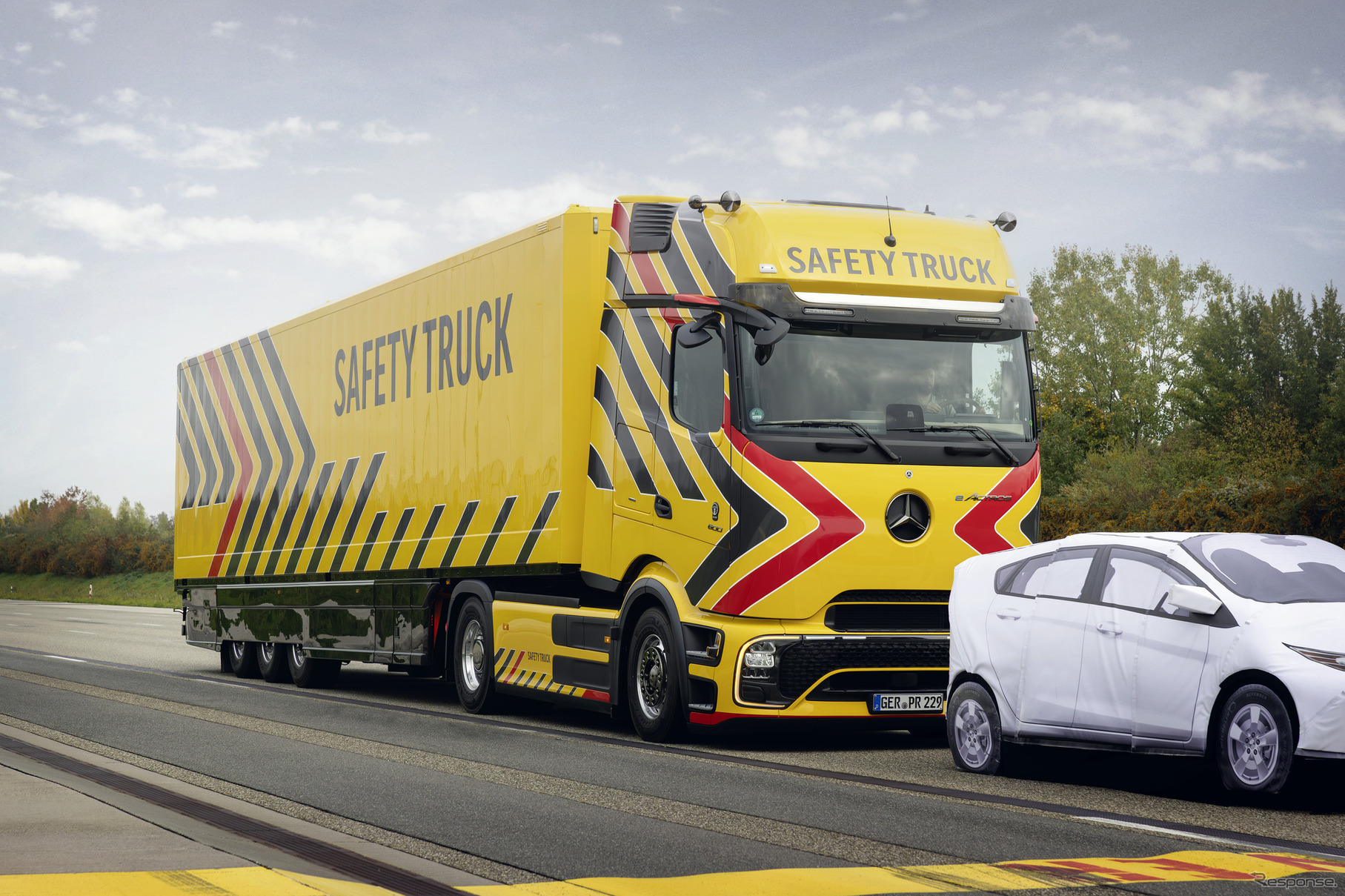 メルセデスベンツのトラックとバス向け最新安全装備