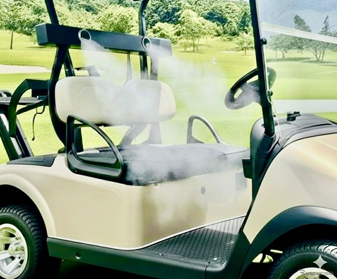 2人乗りカートの運転席と助手席の後部に設置された冷風の吹き出し口