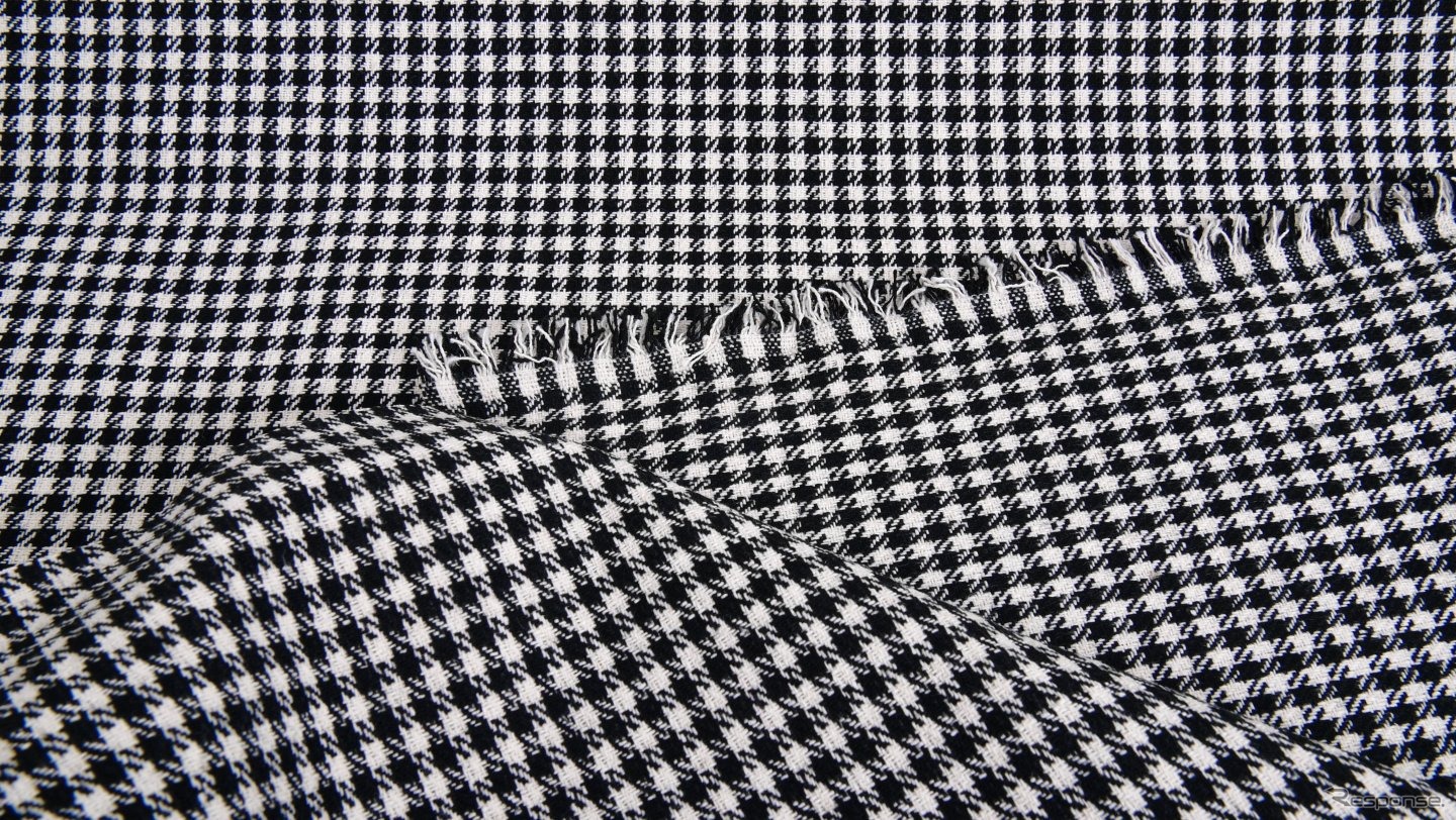 ポルシェが歴史的シート生地を復刻