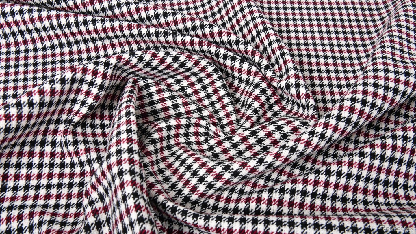 ポルシェが歴史的シート生地を復刻