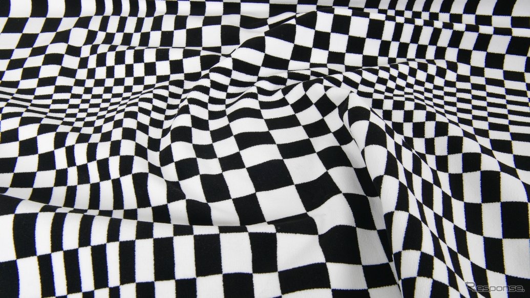 ポルシェが歴史的シート生地を復刻