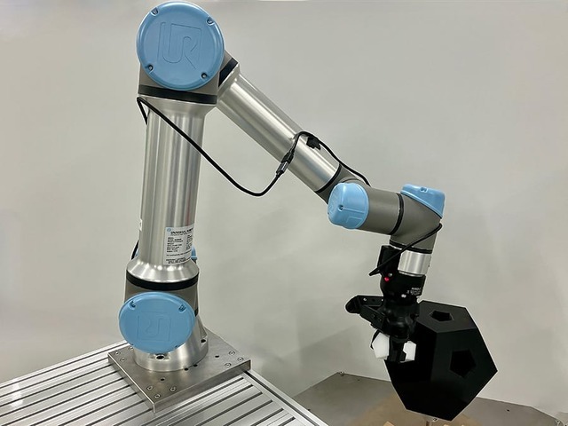 トヨタの最新ロボットが集結　人型ロボット「HSR」の後継機「ELEY」お披露目へ　会話ロボや院内搬送ロボ、ギネス記録を持つバスケロボもWRSで展示