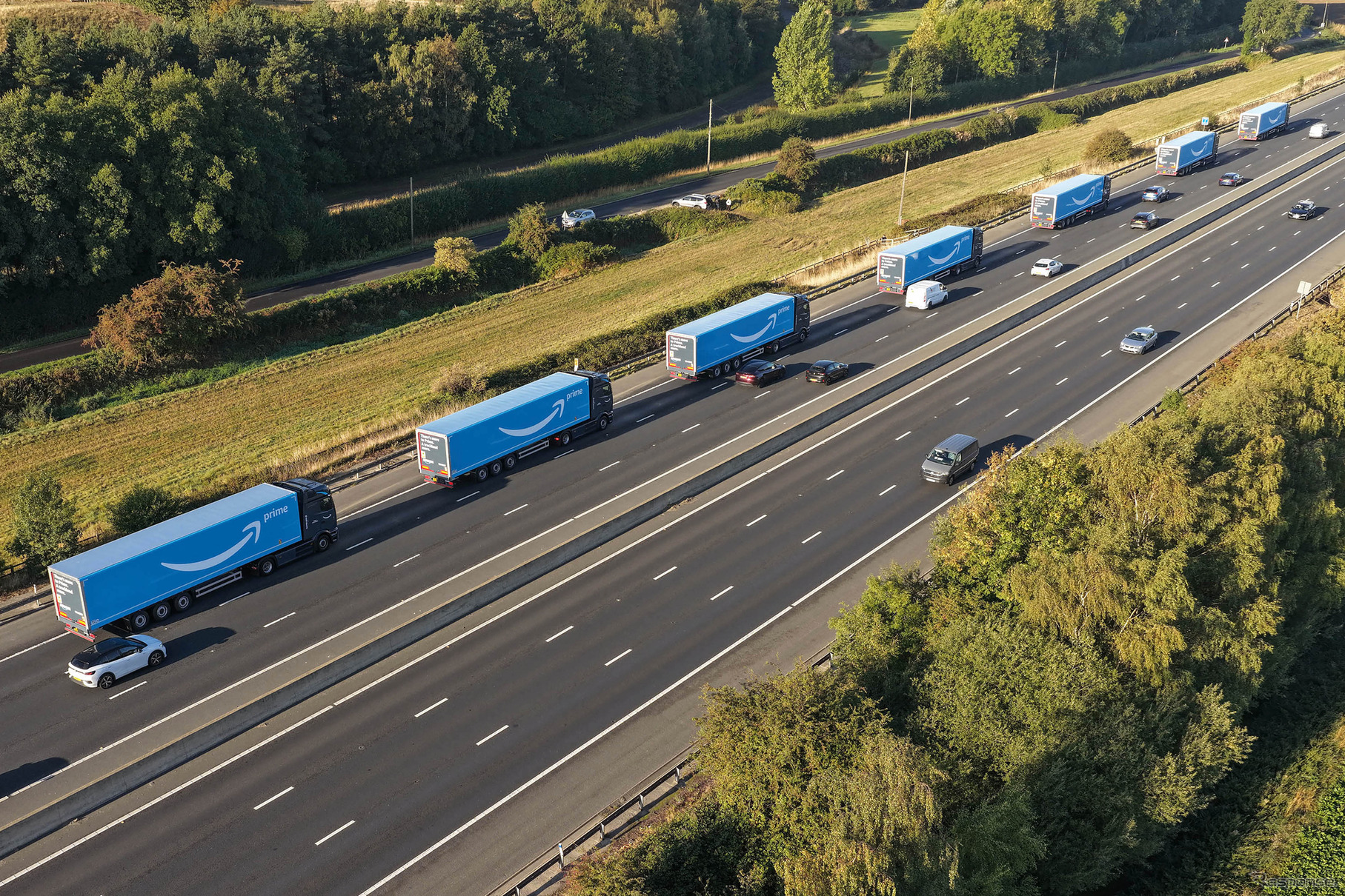 メルセデスベンツのEVトラック『eアクトロス600』をAmazonが200台以上導入