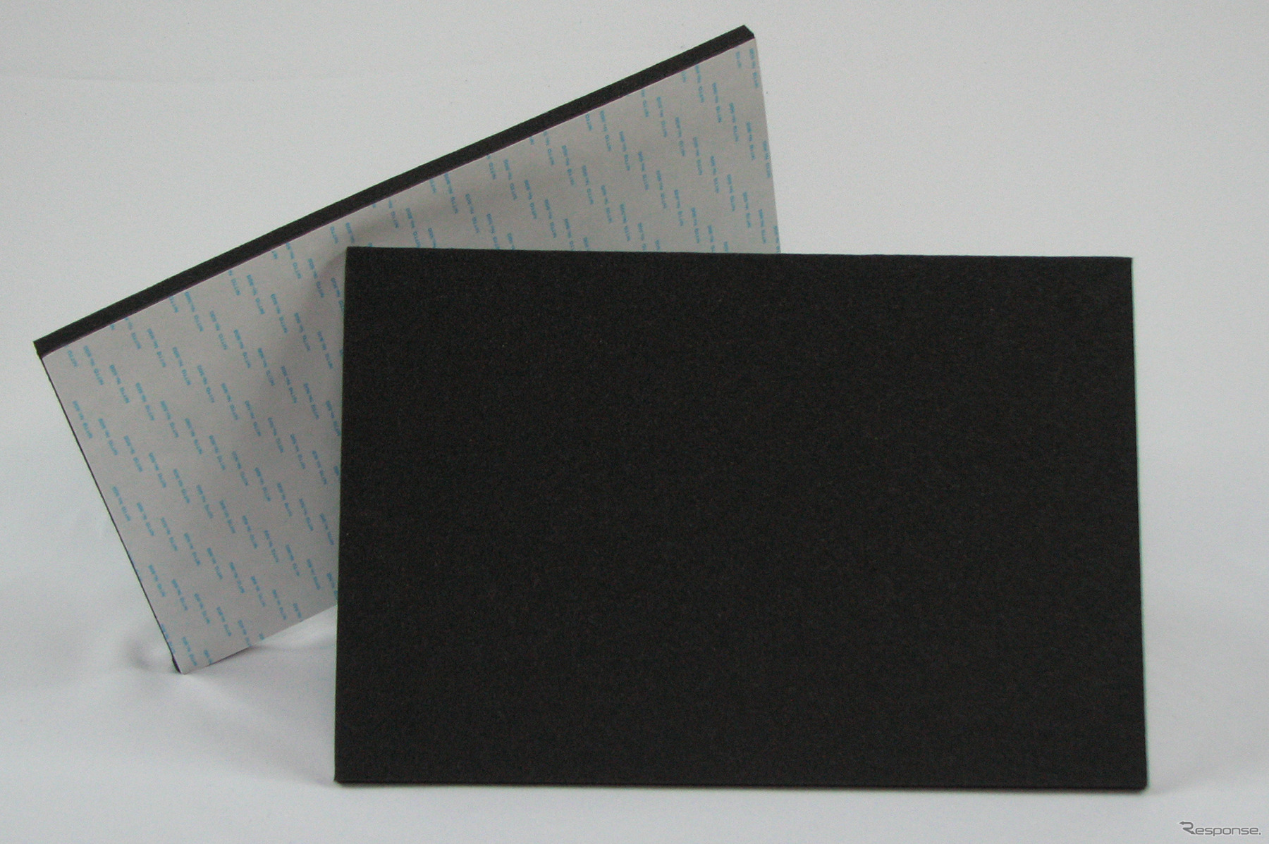 「制振・遮音・吸音・断熱材」の一例（フェリソニ・V-1）。