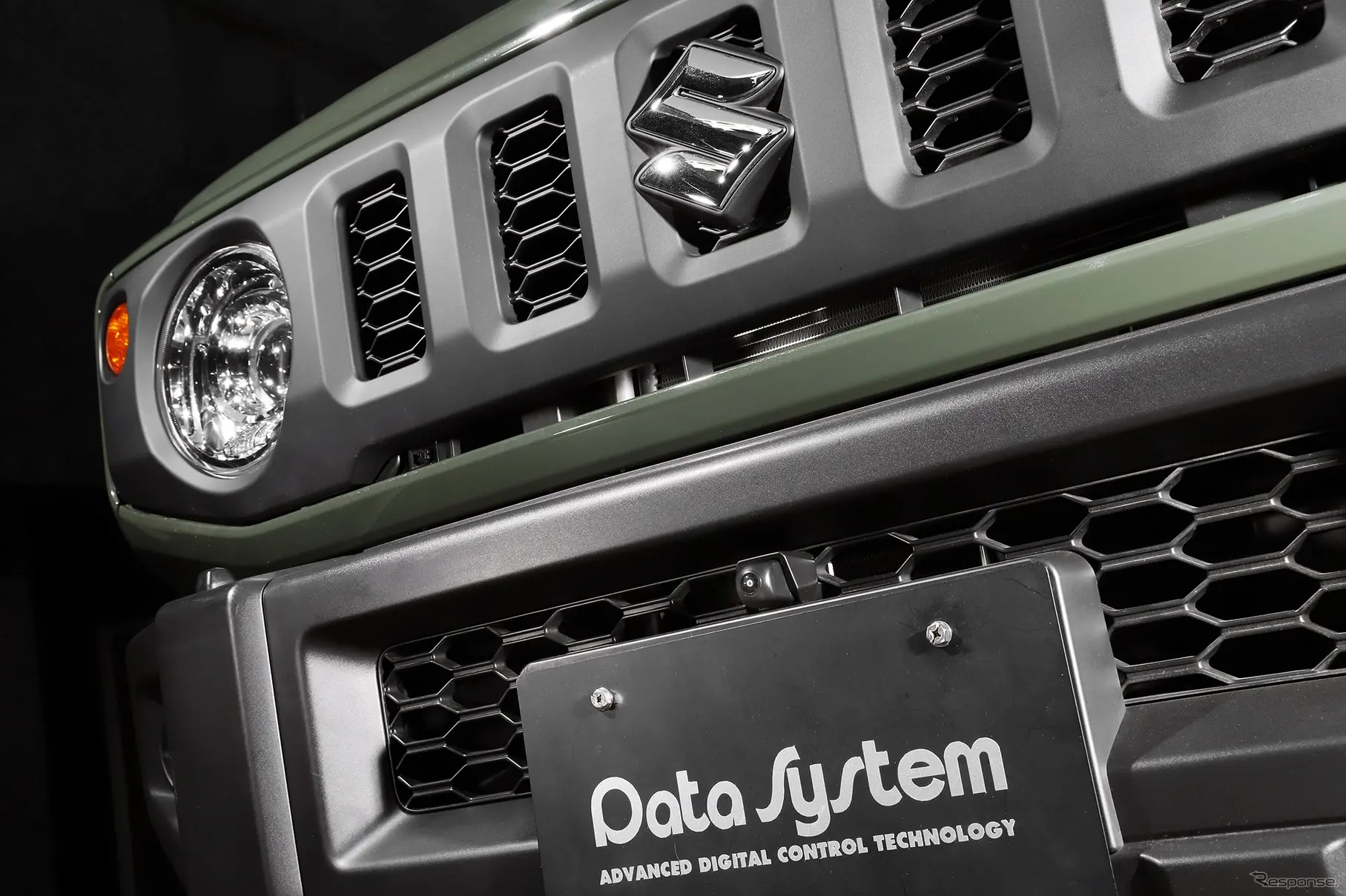 ジムニーの死角対策が超進化！データシステム『マルチVIEWフロントカメラ』の新提案