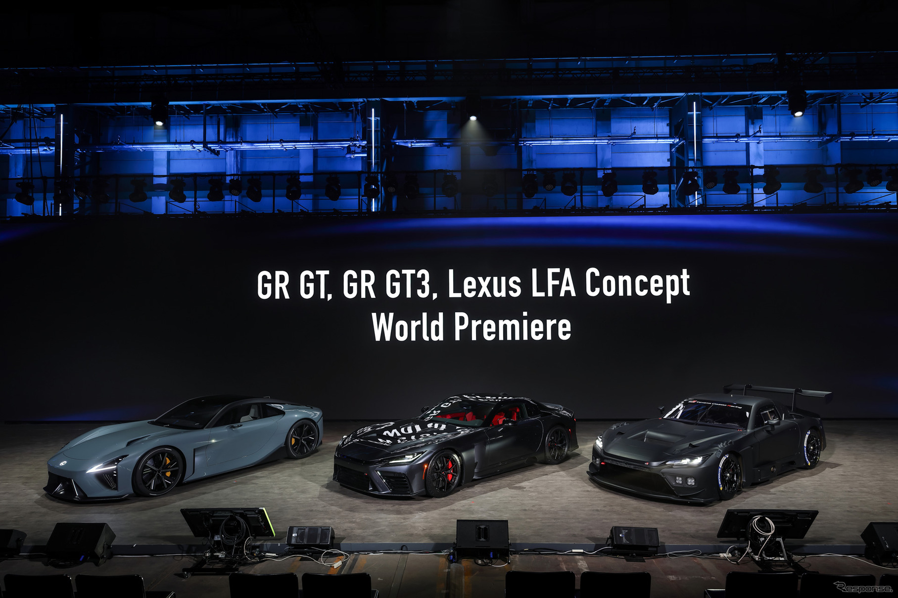 レクサス LFA Concept（左）とGR GT3（中）、GR GT（右）