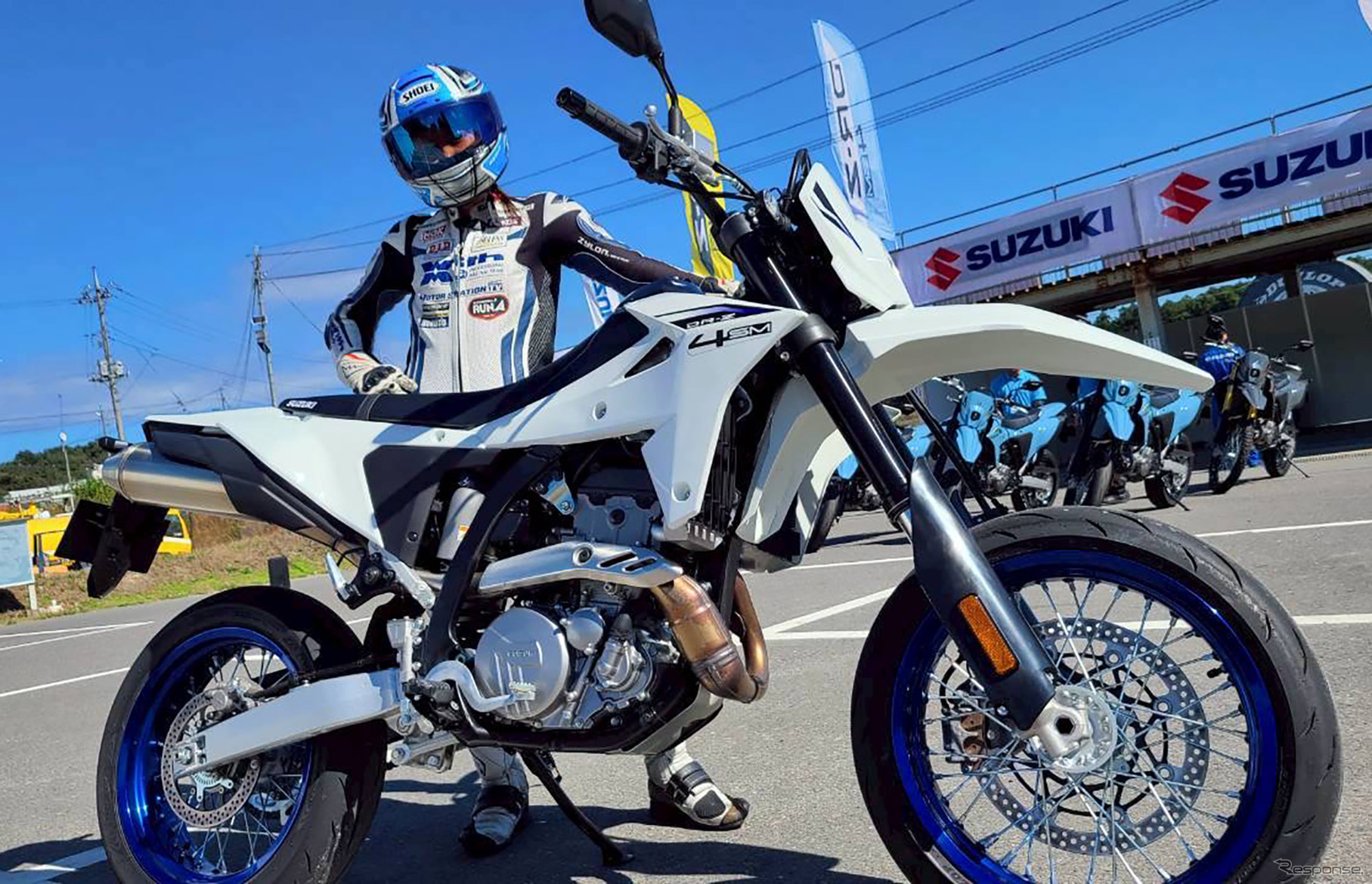 スズキ DR-Z4SMと小鳥遊レイラさん