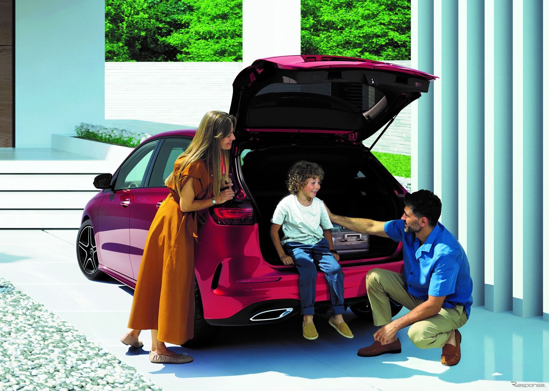 メルセデスベンツ『Bクラス』、「Urban Stars」追加…AMGライン標準装備で575万円から