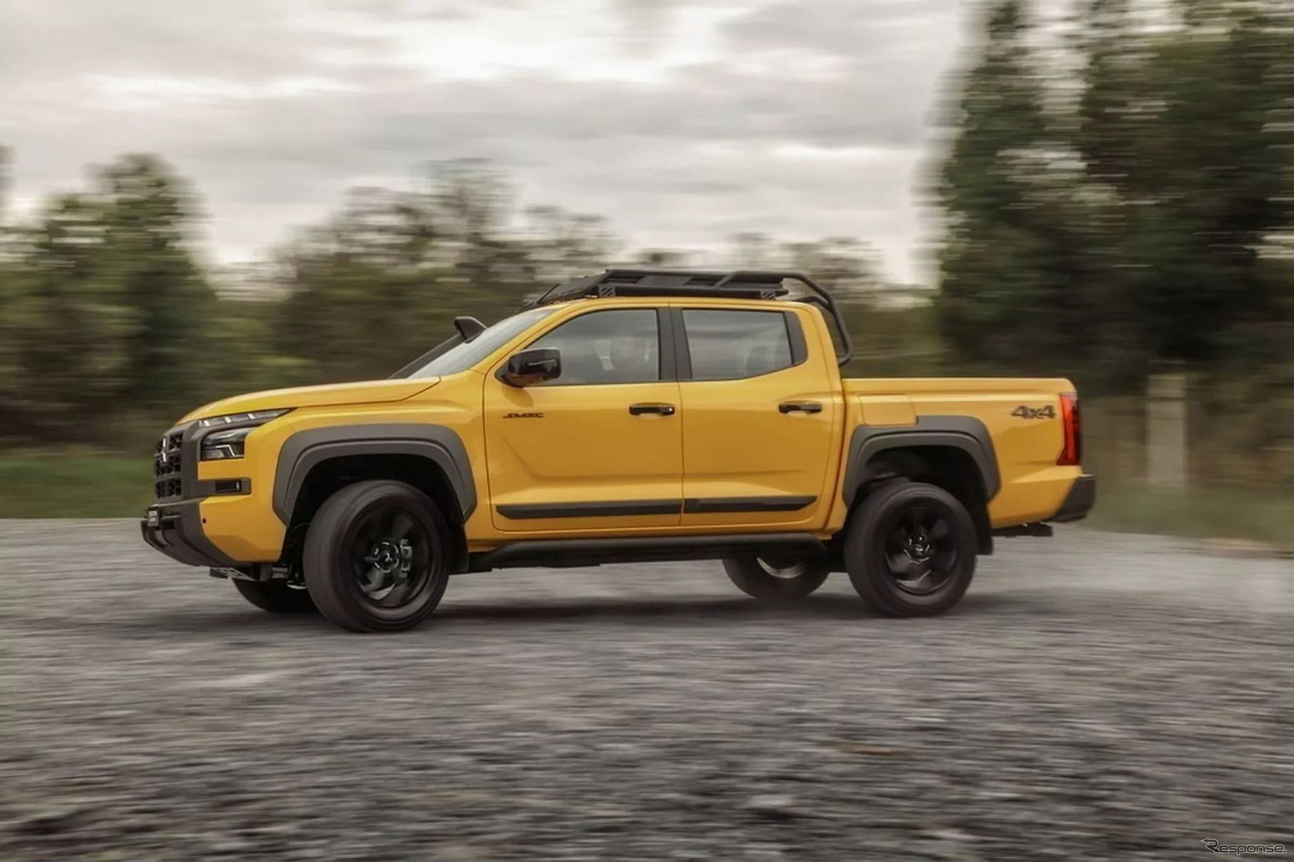 三菱トライトン・サバナ