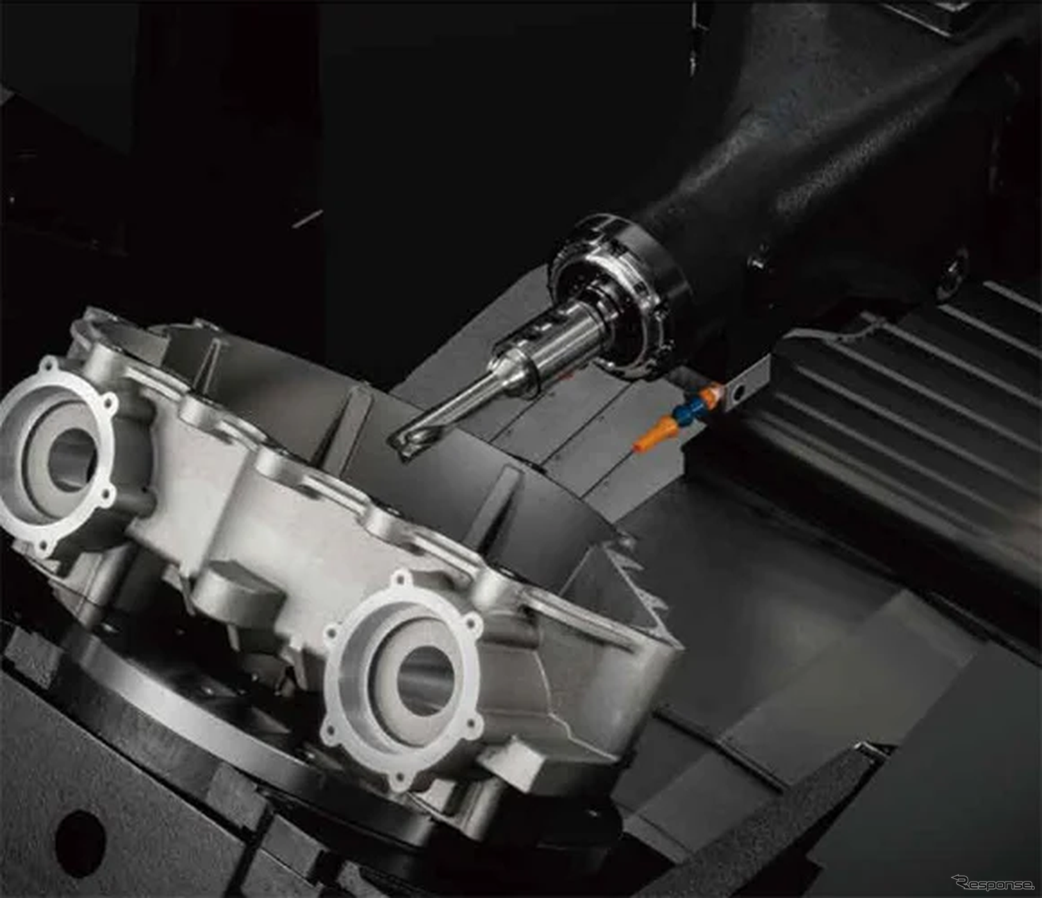 横形の主軸と大型傾斜ロータリーテーブル