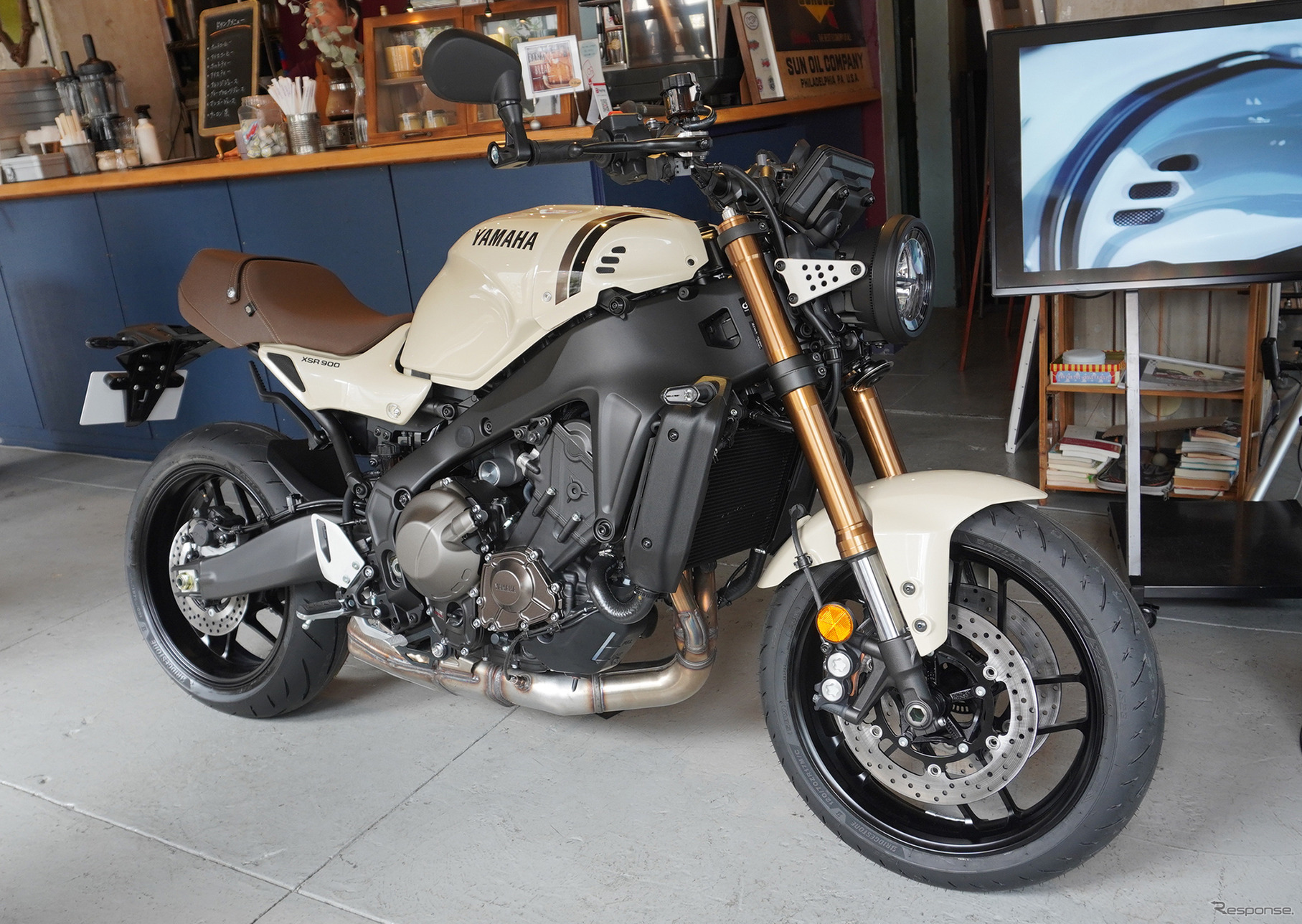 ヤマハ XSR900 2025年モデル（セラミックアイボリー）