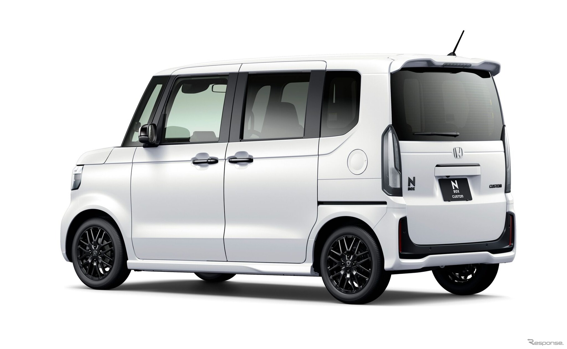 ホンダ N-BOX CUSTOM の「BLACK STYLE」