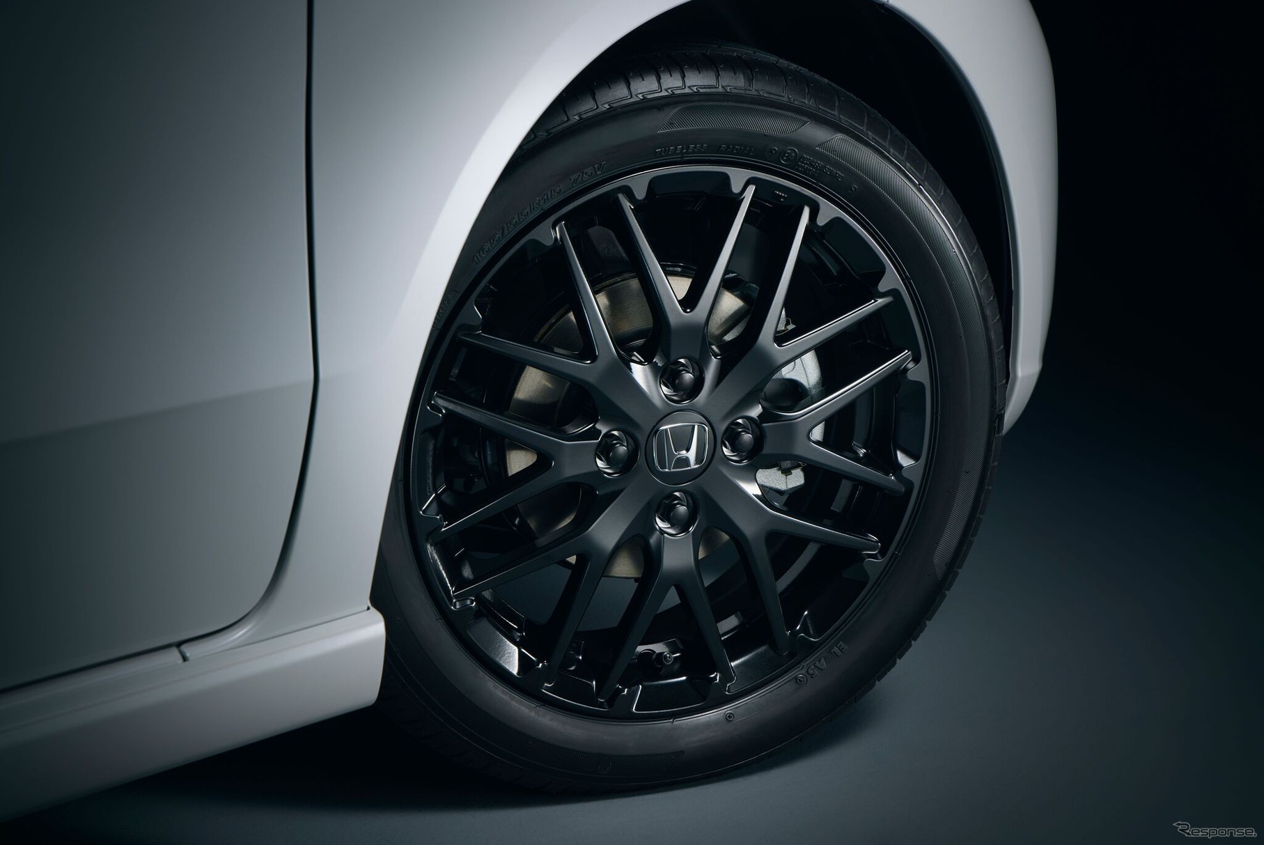 ホンダ N-BOX CUSTOM の「BLACK STYLE」