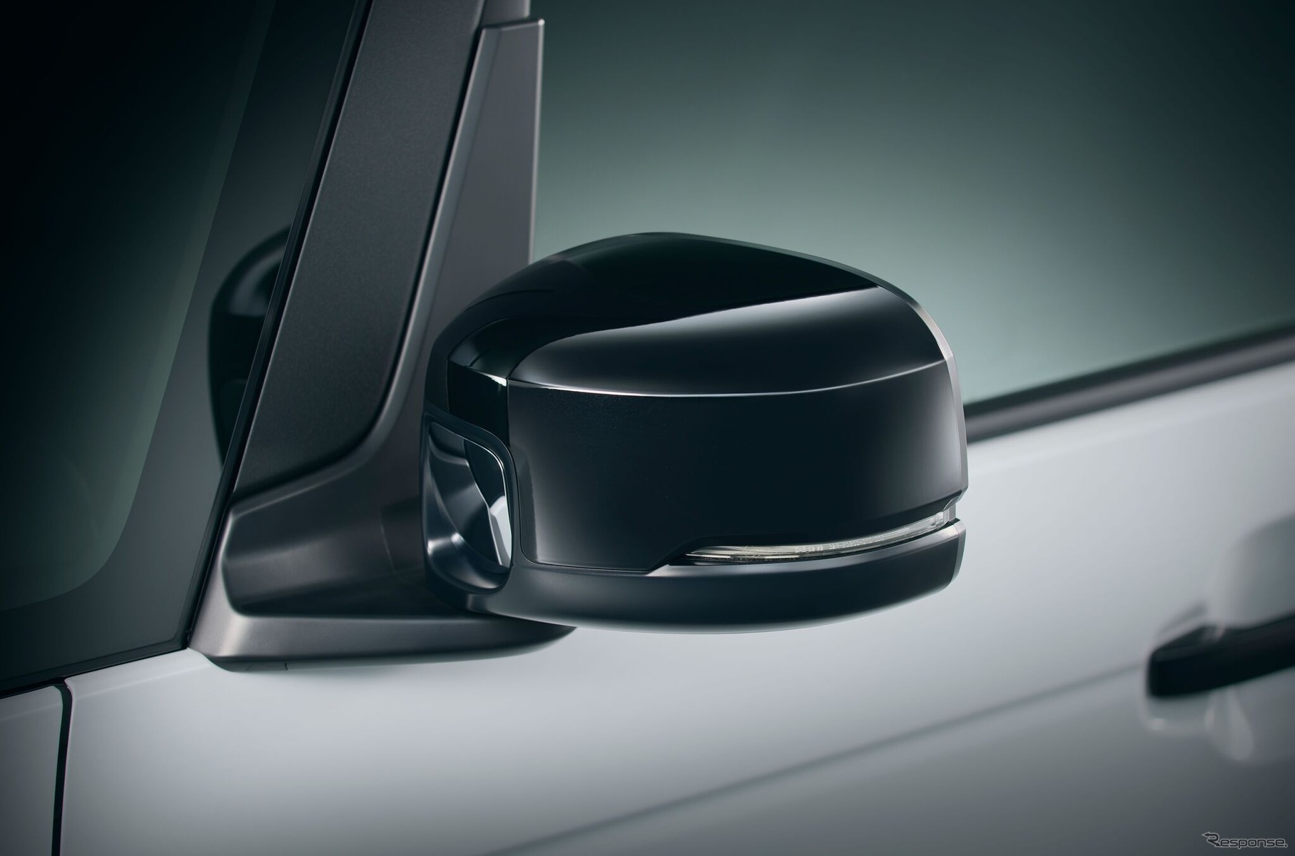 ホンダ N-BOX CUSTOM の「BLACK STYLE」