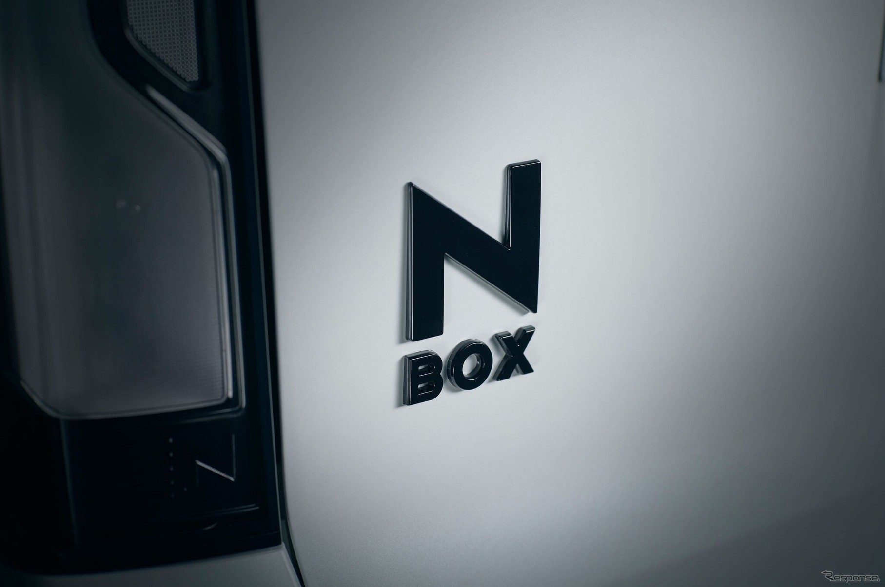 ホンダ N-BOX CUSTOM の「BLACK STYLE」