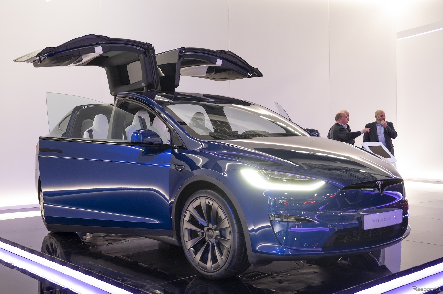 財務省が『EV重量税』の導入を検討しているという。写真はテスラのモデルX