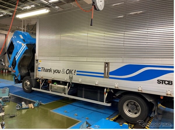 オプティマス・テクノロジーズのベクターシステムを搭載した日野トラックが日本で試験走行中