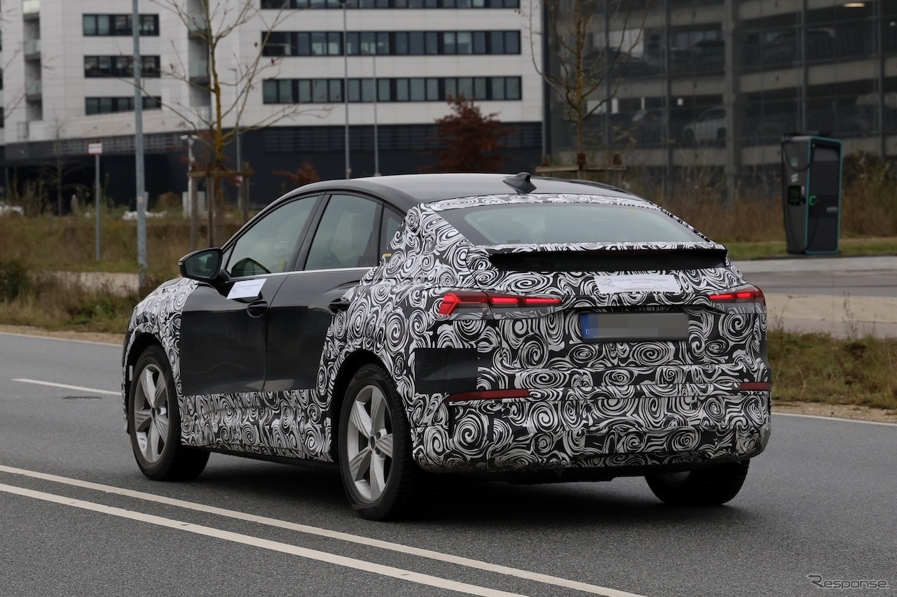 アウディ Q4 e-tron スポーツバック改良新型のプロトタイプ