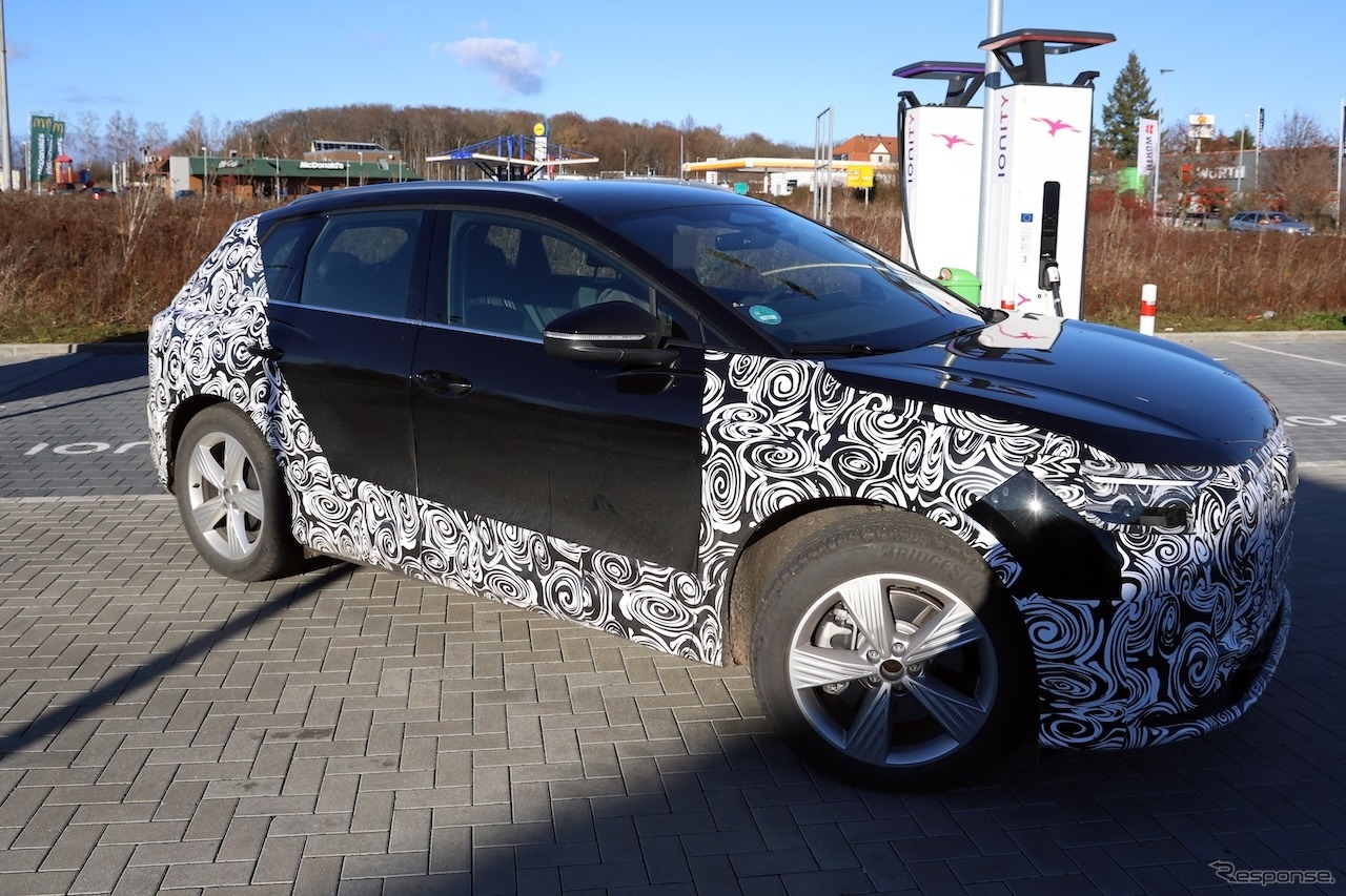 アウディ Q4 e-tron 改良新型のプロトタイプ