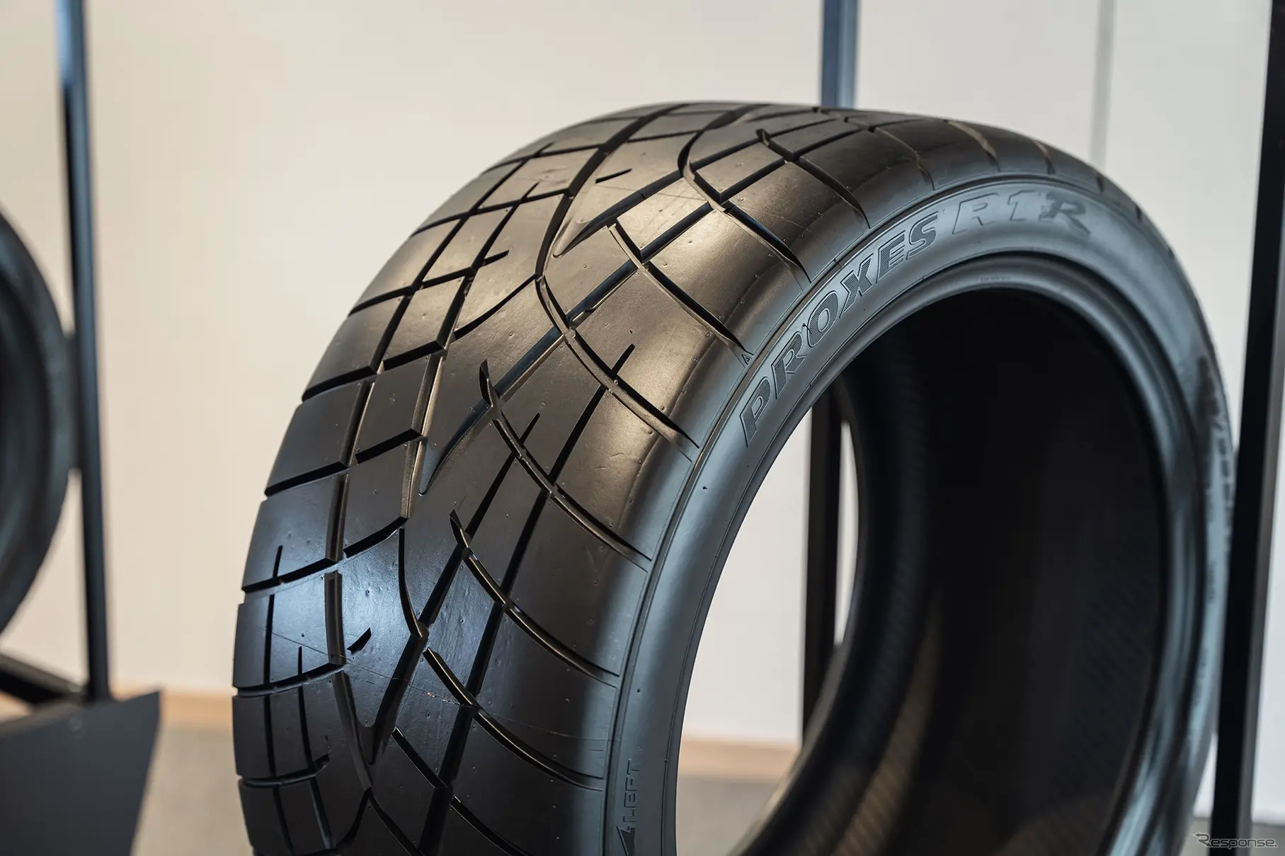 TOYO TIRES PROXES DRIVING PLEASURE