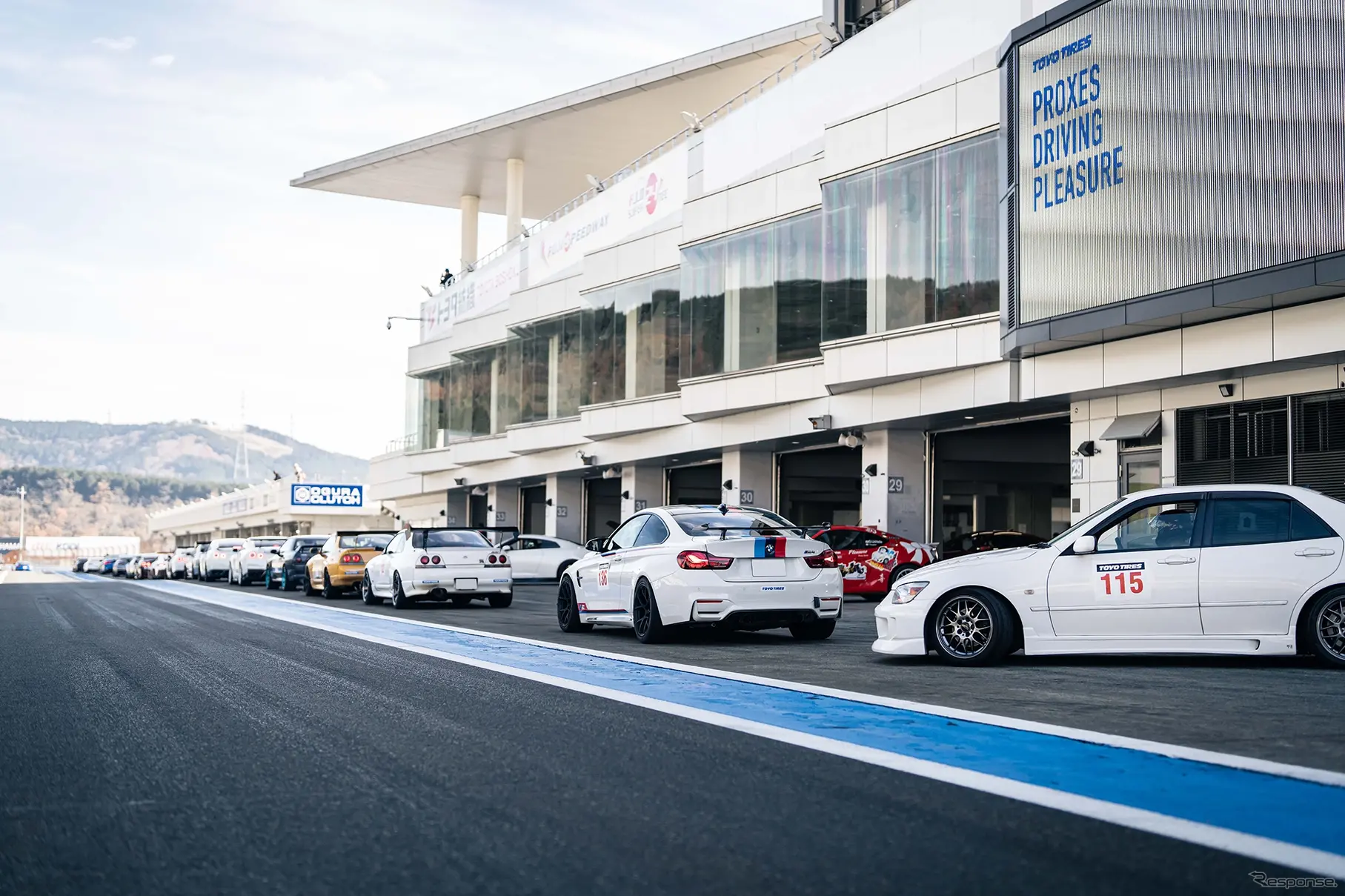 TOYO TIRES PROXES DRIVING PLEASURE