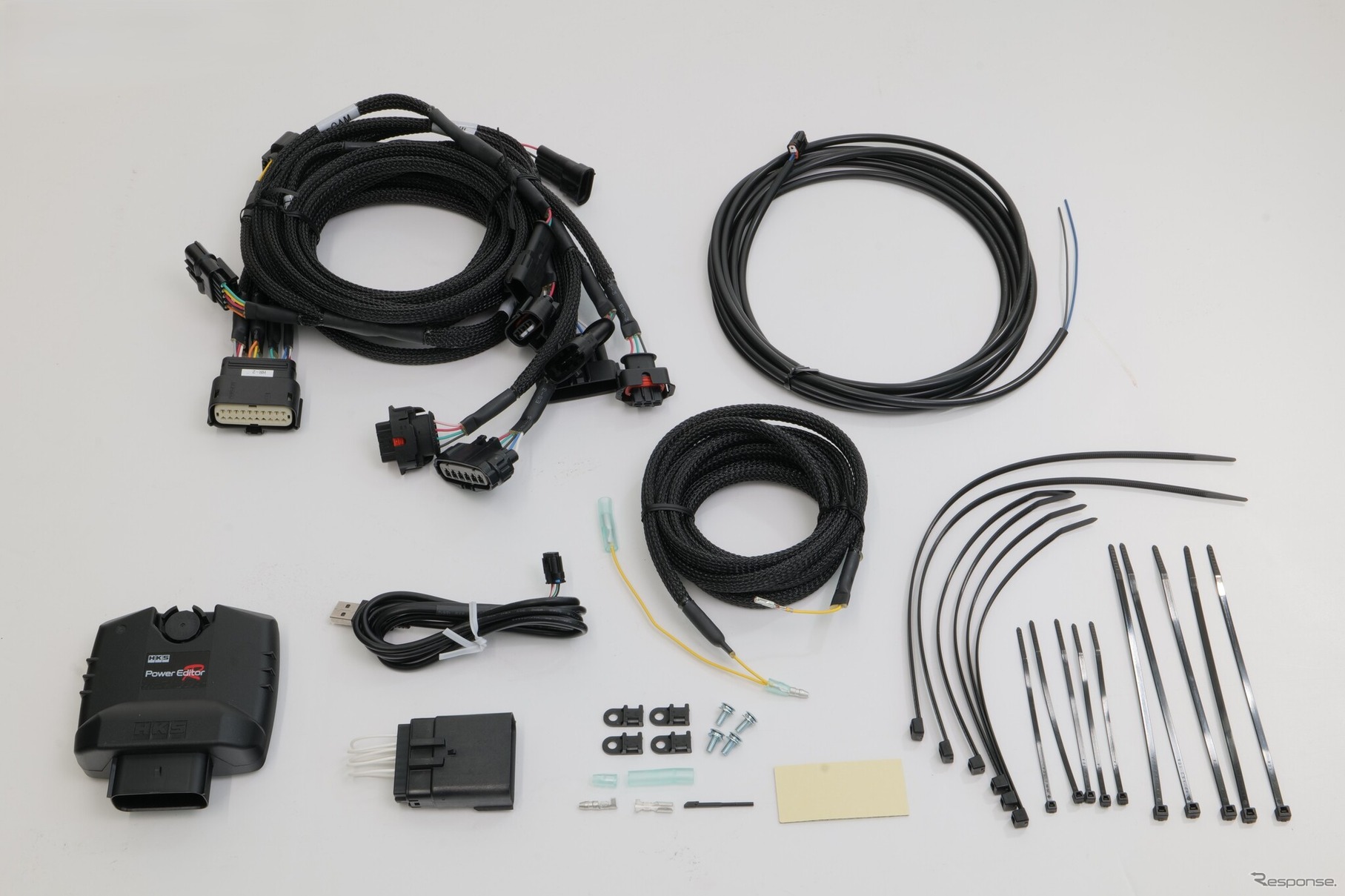 HKS『スイフトスポーツ』用「パワーエディターR」車種別キットとハーネス