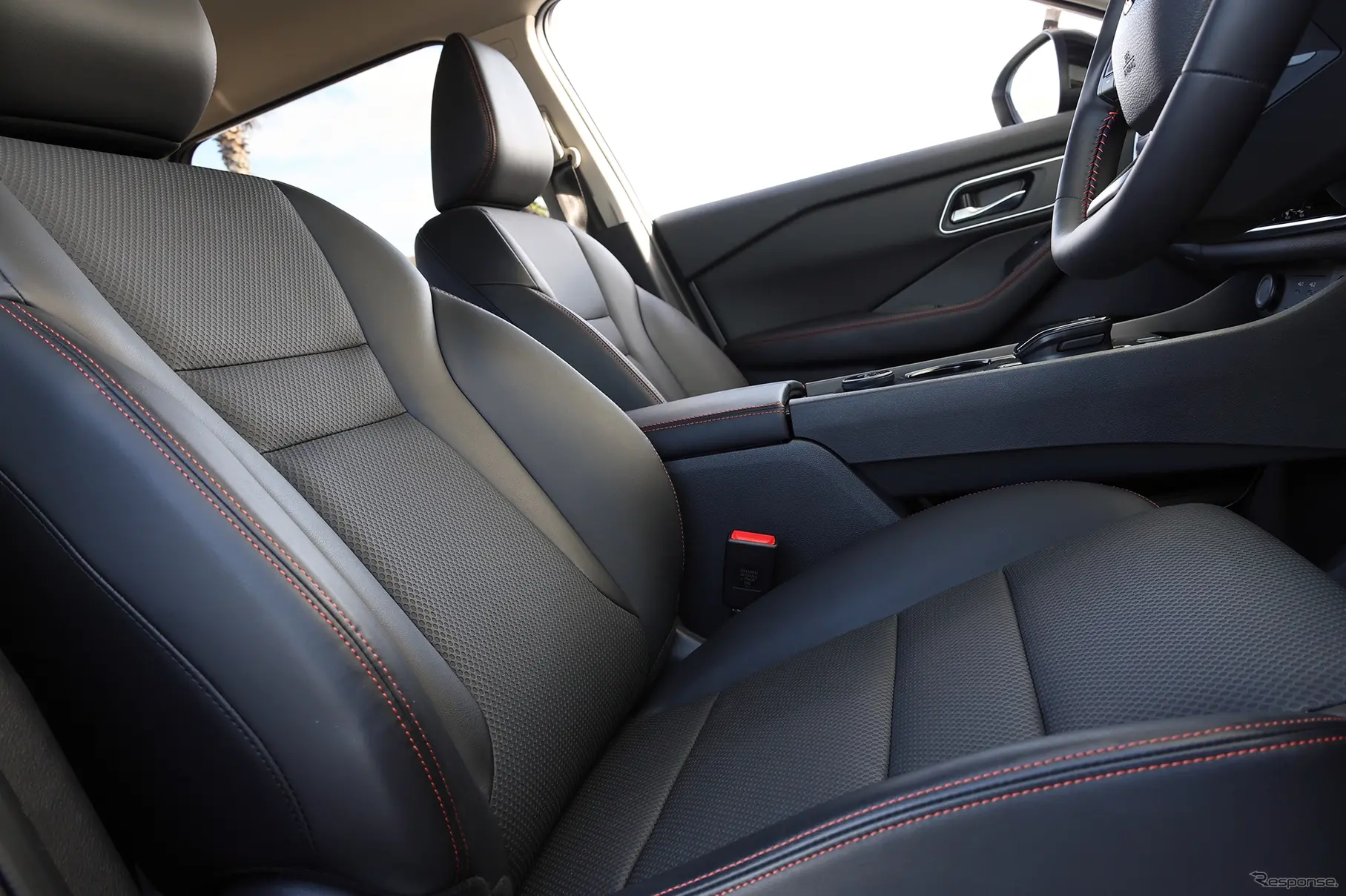 日産エクストレイル”ROCK CREEK“の魅力を人気インフルエンサー・あずあずが語る！