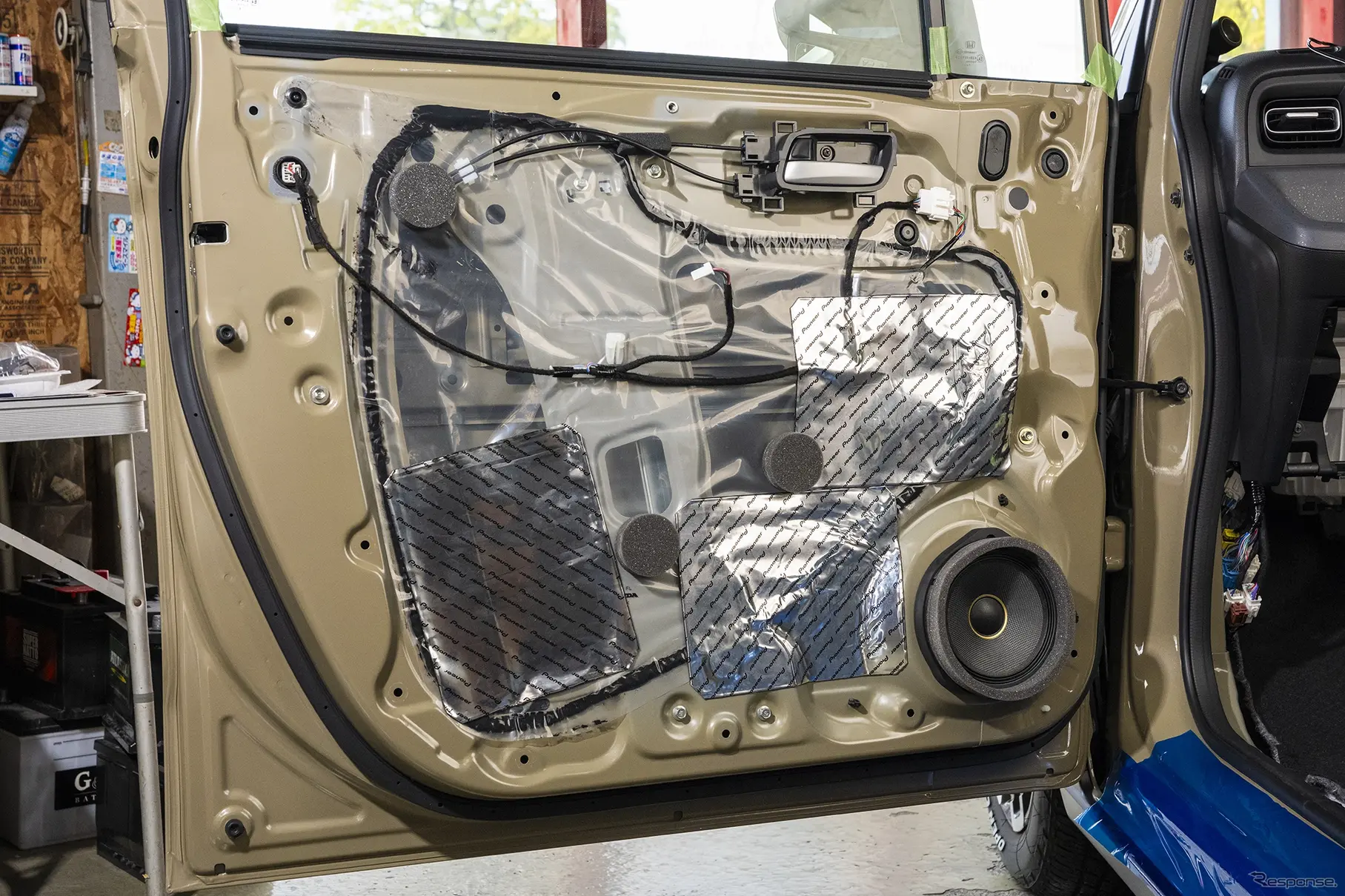 デッドニング、スピーカー装着が完了した状態